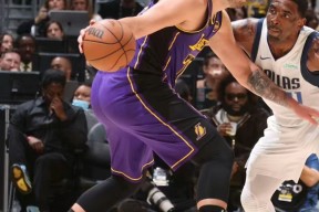 包含持续失利首场状态出色，独行侠观众沸腾！，蒂姆重返赛场全场沸腾不已的词条免费手游下载